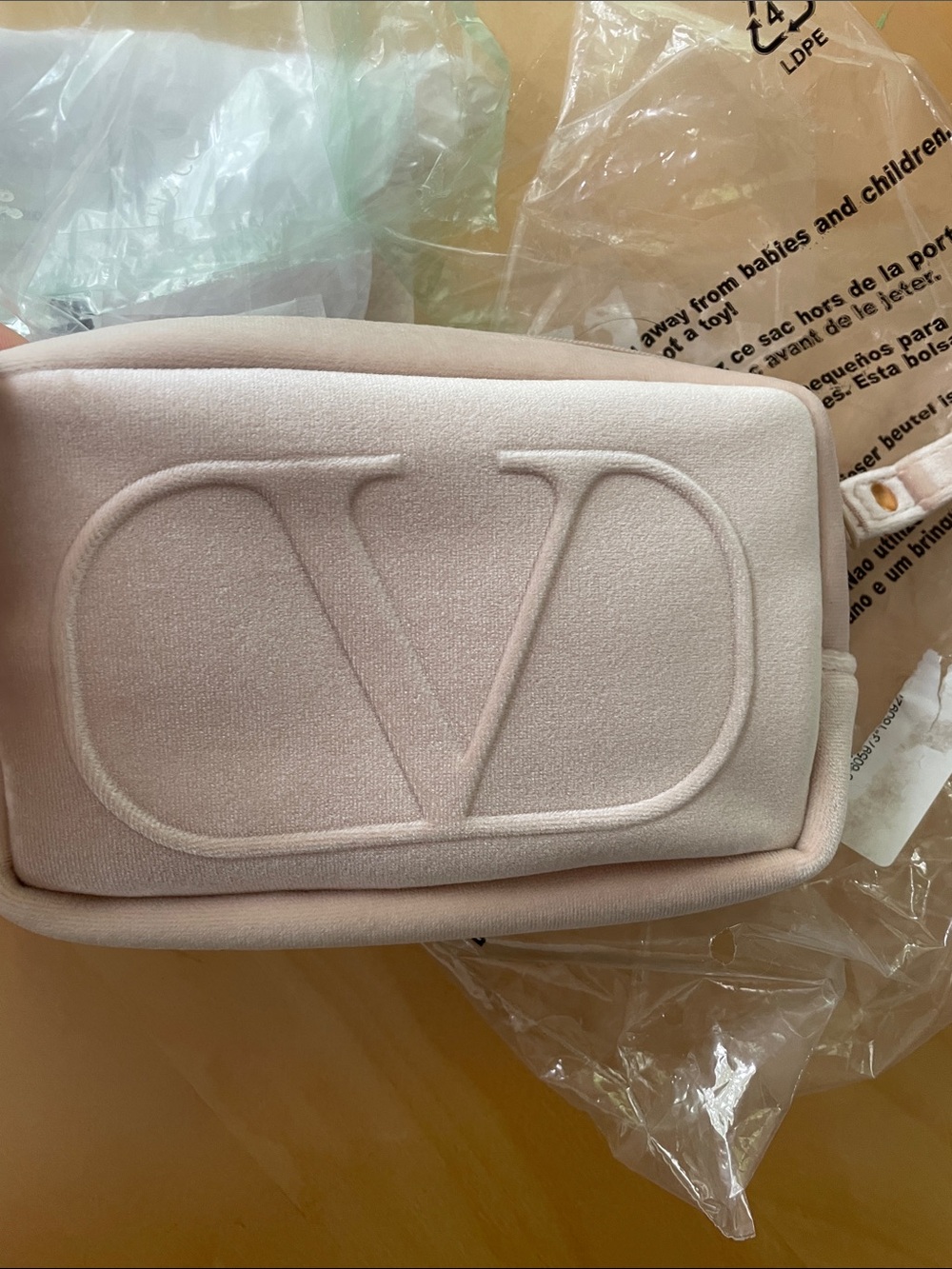 Valentino Garavani Cream Embossed VLogo Pouch Makeup Bag Rockstud Wristlet - Picture 8 of 11
